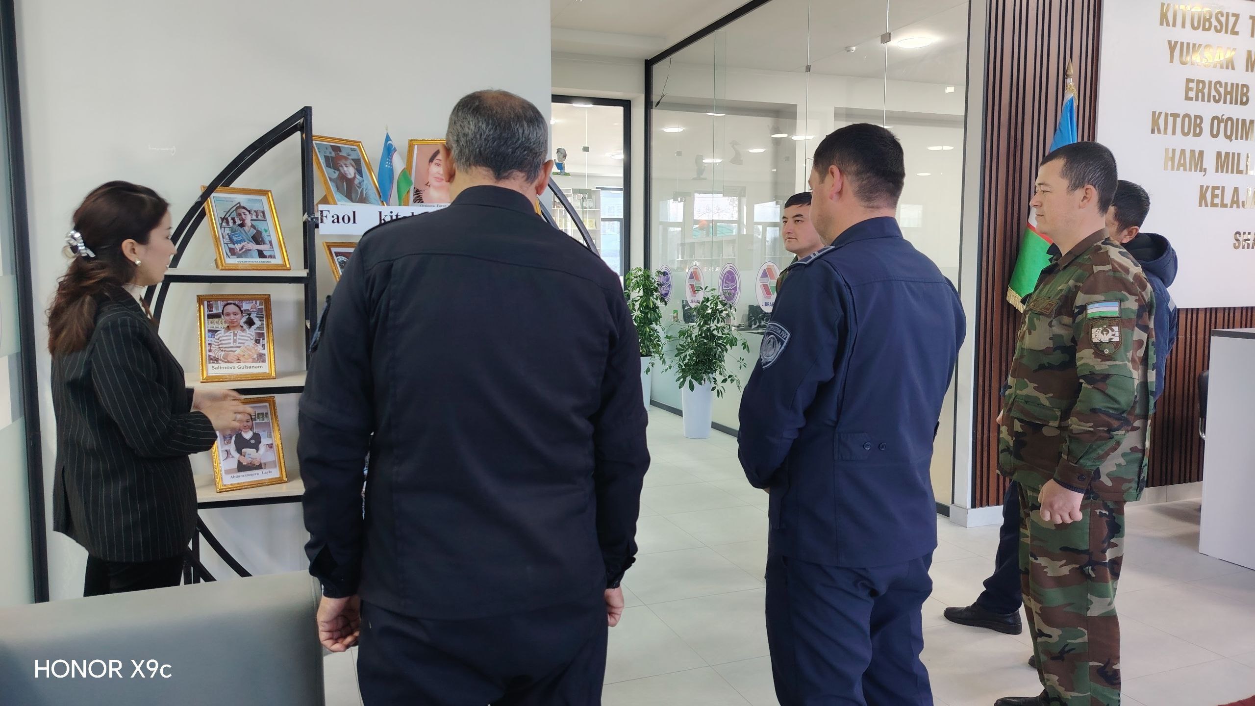 “Kitob bilan boyigan ma’naviyat”deb nomlangan  sayohat tashkil etildi.