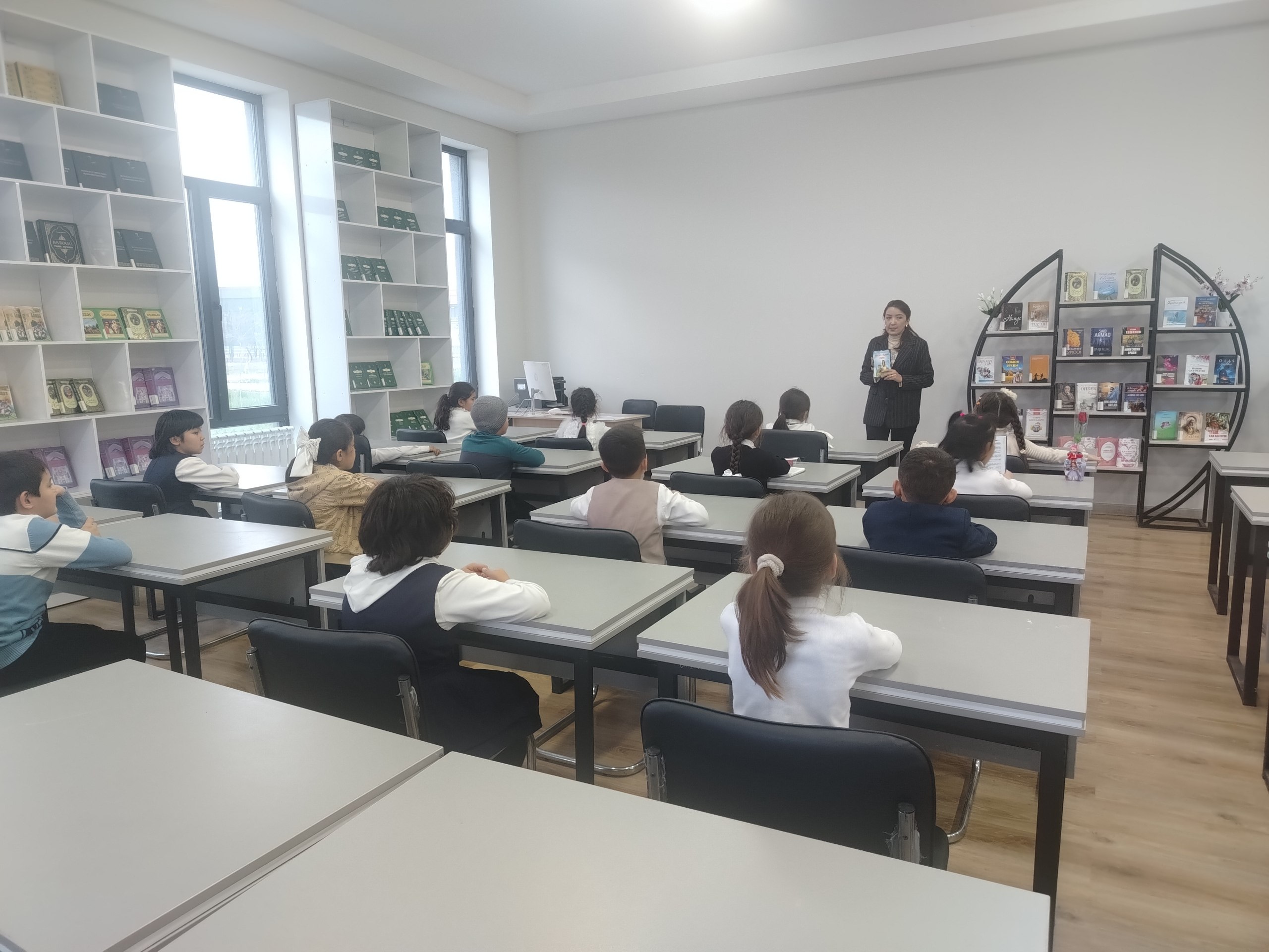 “Sehrli olmos uzuk” kitobiga  sharh berildi.