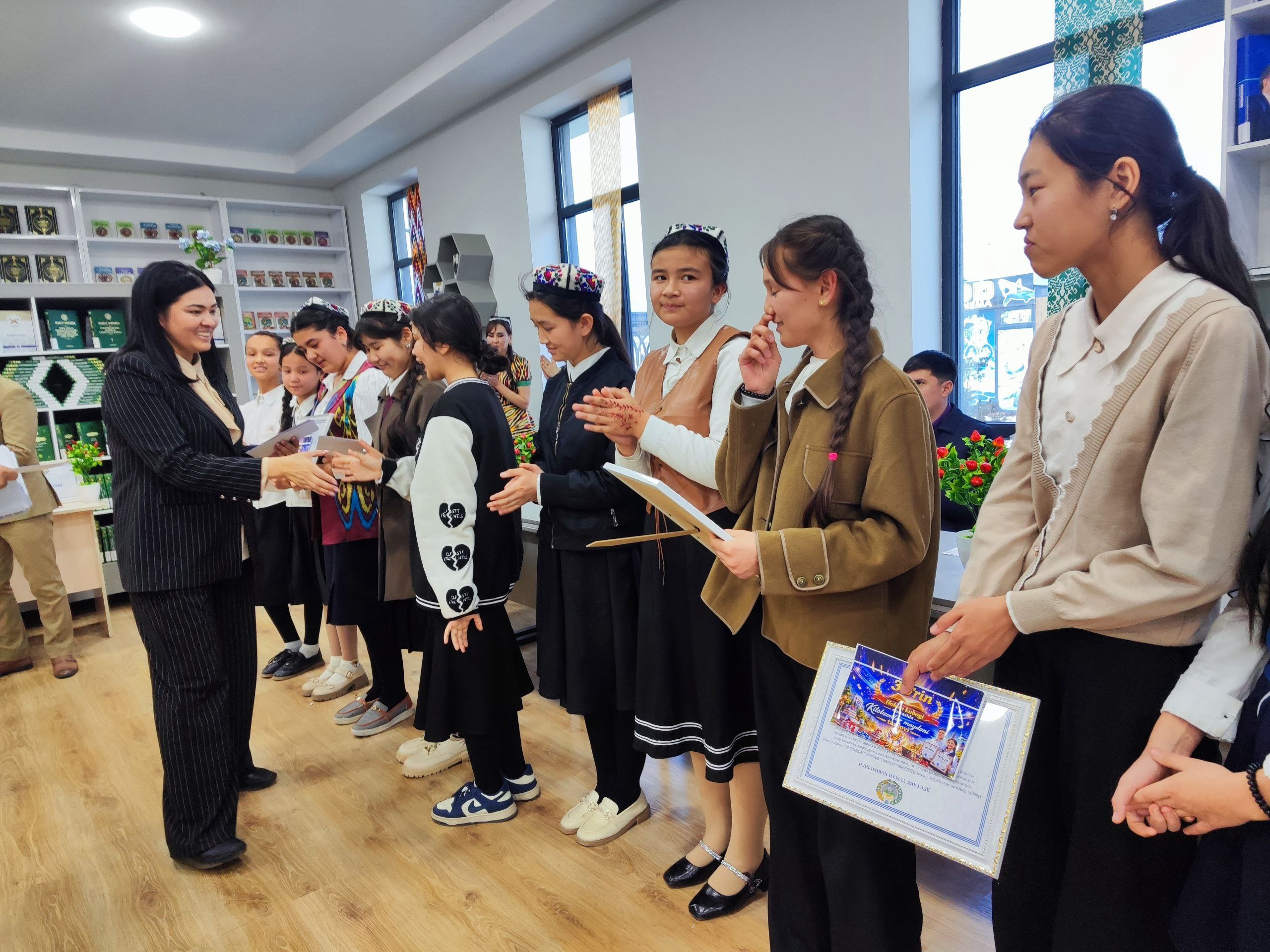 “Hokim kubogi” doirasida keng koʻlamli maʼnaviy-maʼrifiy tadbir — “Kitobxonlar maydoni” tanlovi yuqori saviyada tashkil etildi.