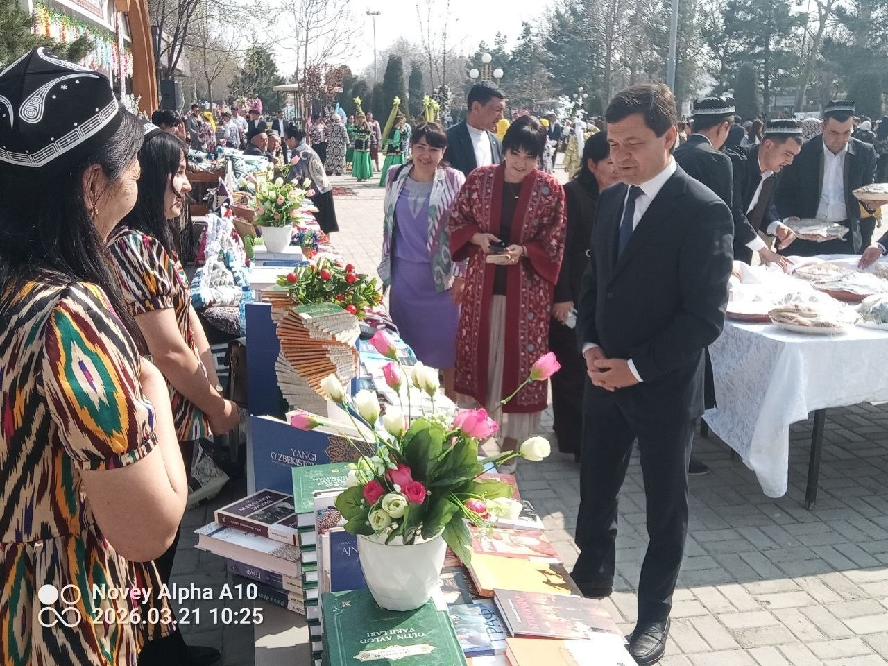 “Navroʻz keldi elimizga, shodlik toʻldi dilimizga” nomli eng sara adabiyotlar ko‘rgazmasi yuqori saviyada tashkil etildi.