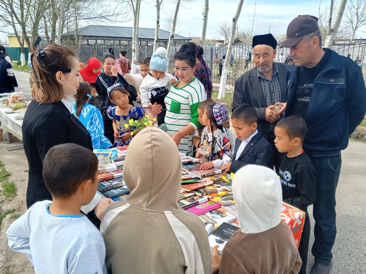 “Navro‘zni ulug‘lash — insonni ulug‘lashdir” shiori ostida keng qamrovli kitoblar ko‘rgazmasi tashkil etildi.
