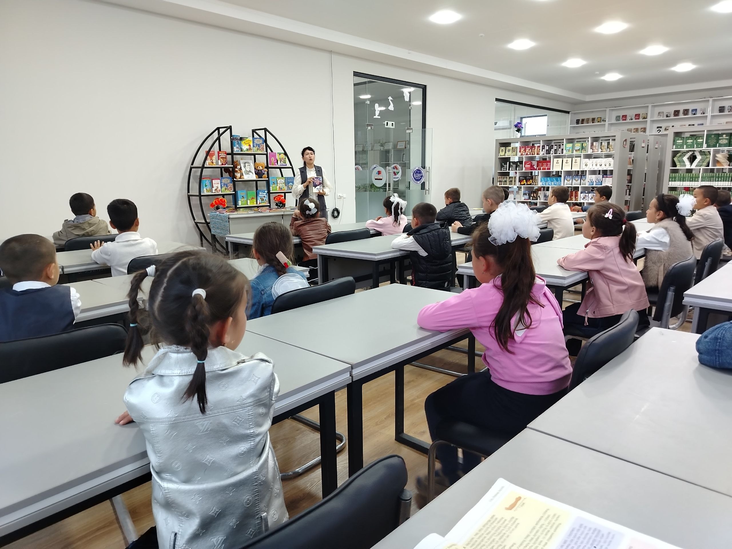 “Bolalar uchun bitilgan mo‘jizalar” nomli davra suhbati tashkil etildi.