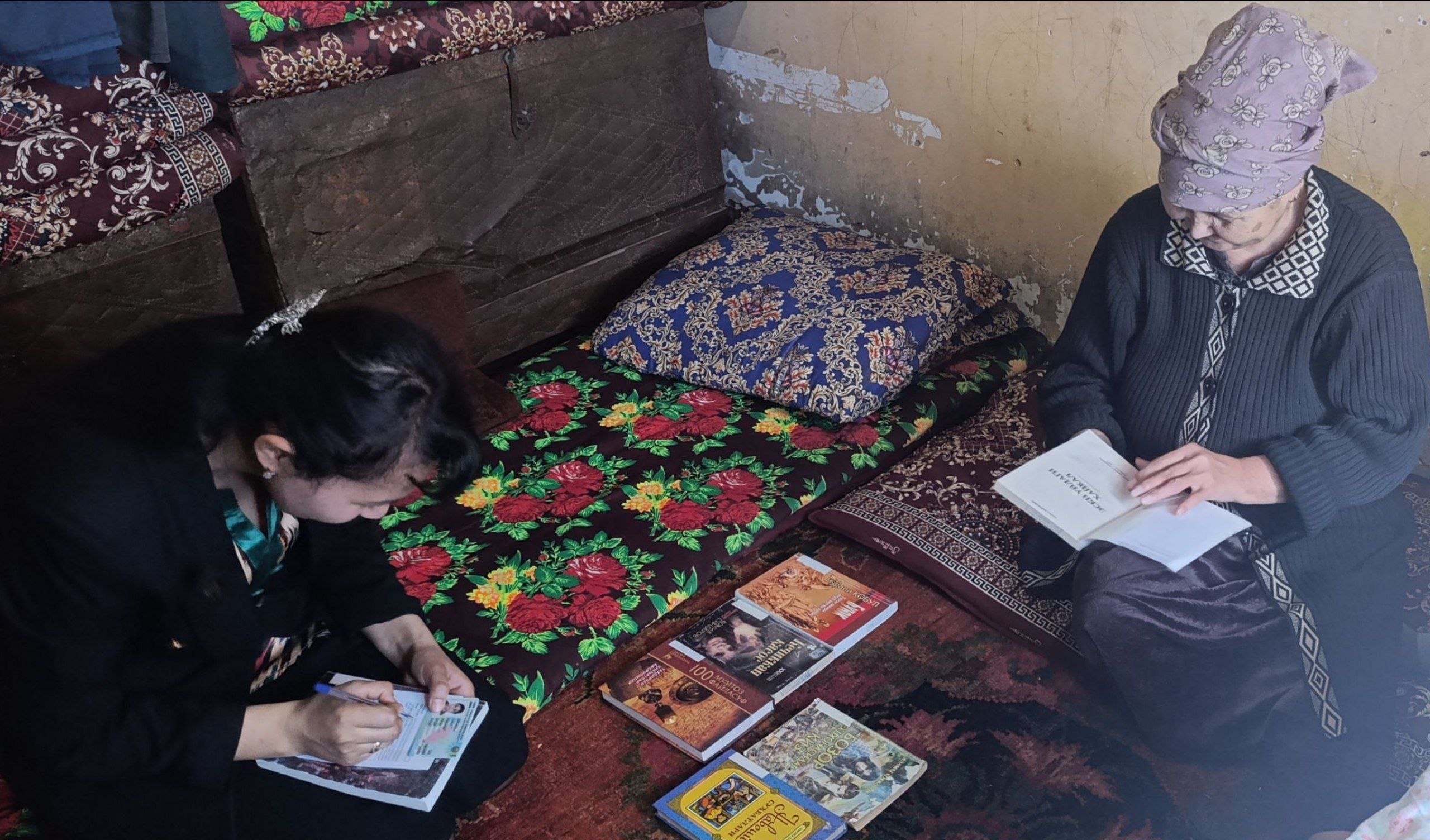 “Mehr kutubxonasi” loyihasi doirasida G‘ofur G‘ulom MFYda istiqomat qiluvchi Qahramonova Kunbuvi onaga kutubxona xizmati ko‘rsatildi.