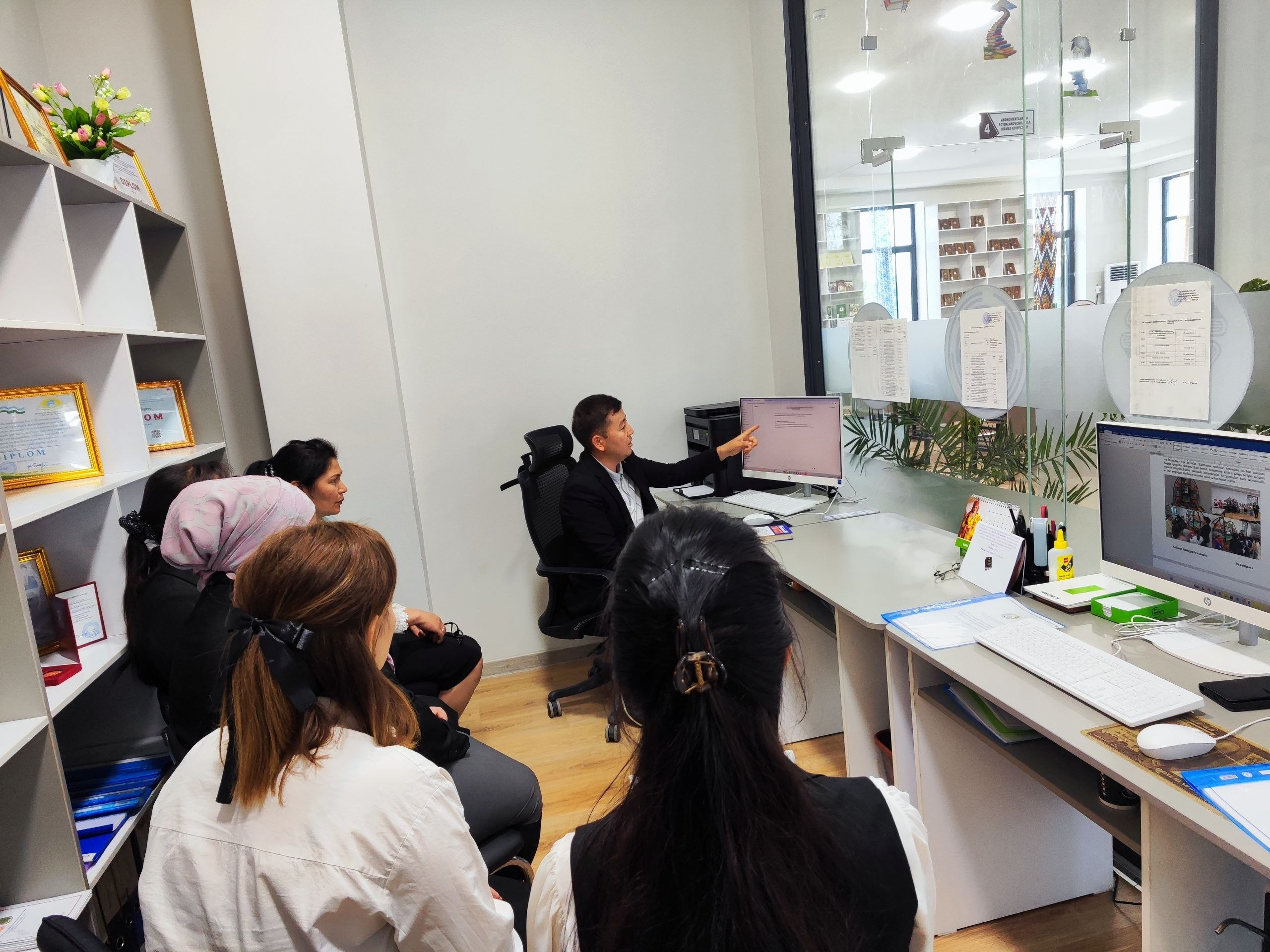 TAKM xodimlarining kompyuter savodxonligini oshirish maqsadida navbatdagi mahorat darsi tashkil etildi.