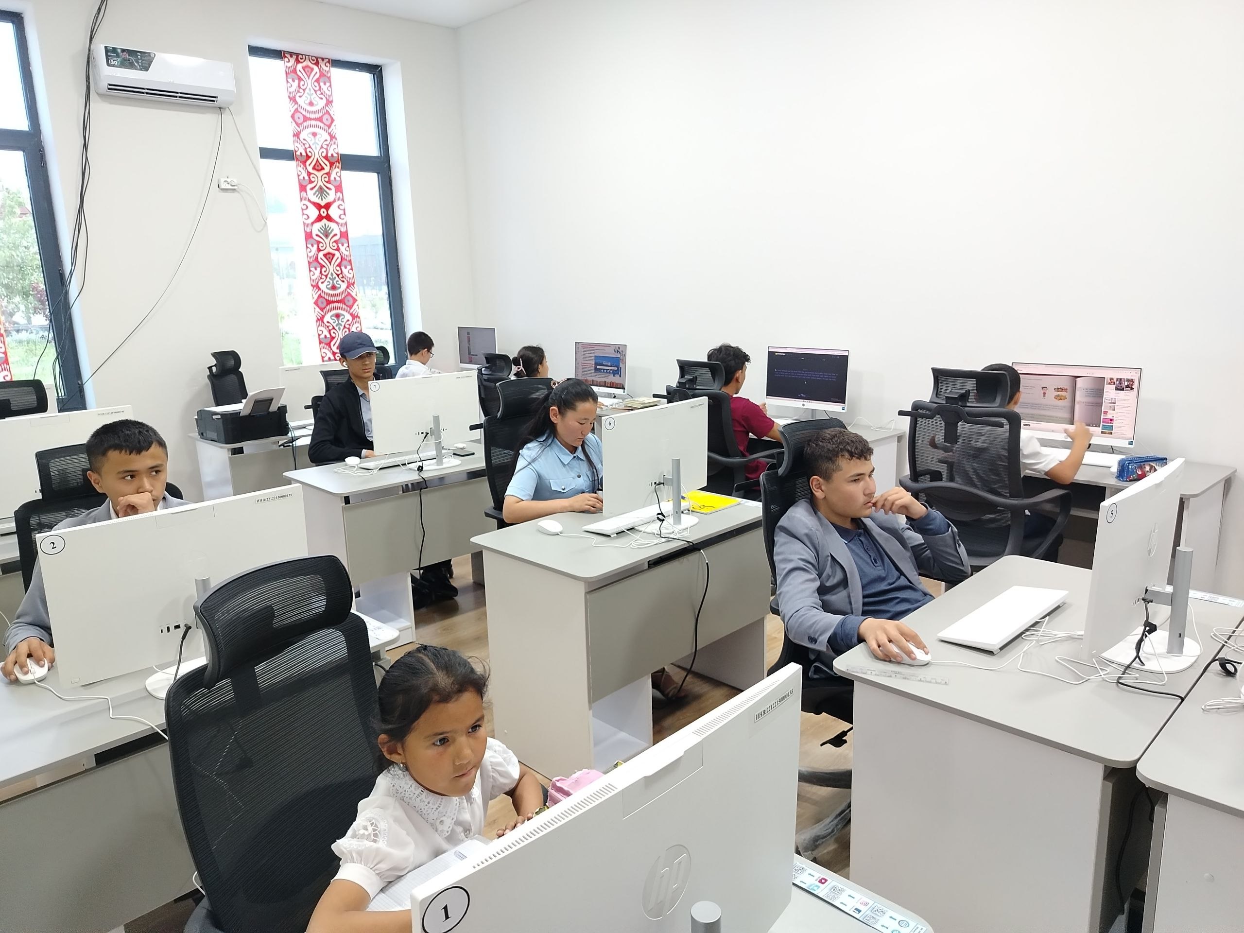 Do‘stlik tuman axborot-kutubxona markaziga yangi kitobxonlar oqimi tobora ortib bormoqda!