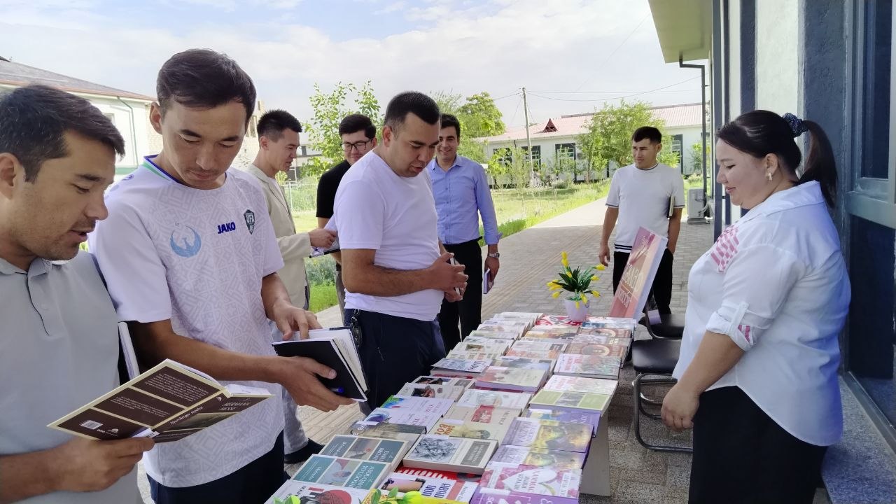 "Kitob – ma'rifat va taraqqiyot manbai" nomli adabiyotlar ko'rgazmasi tashkil etildi.