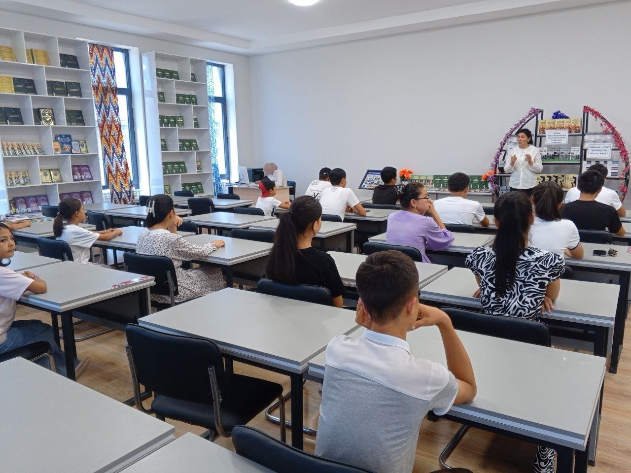 "Yagona Vatan, yagona xalq bo'lib yangi hayot va kelajak yaratamiz" shiori ostida rahbar va yoshlar uchrashuvi tashkil etildi.
