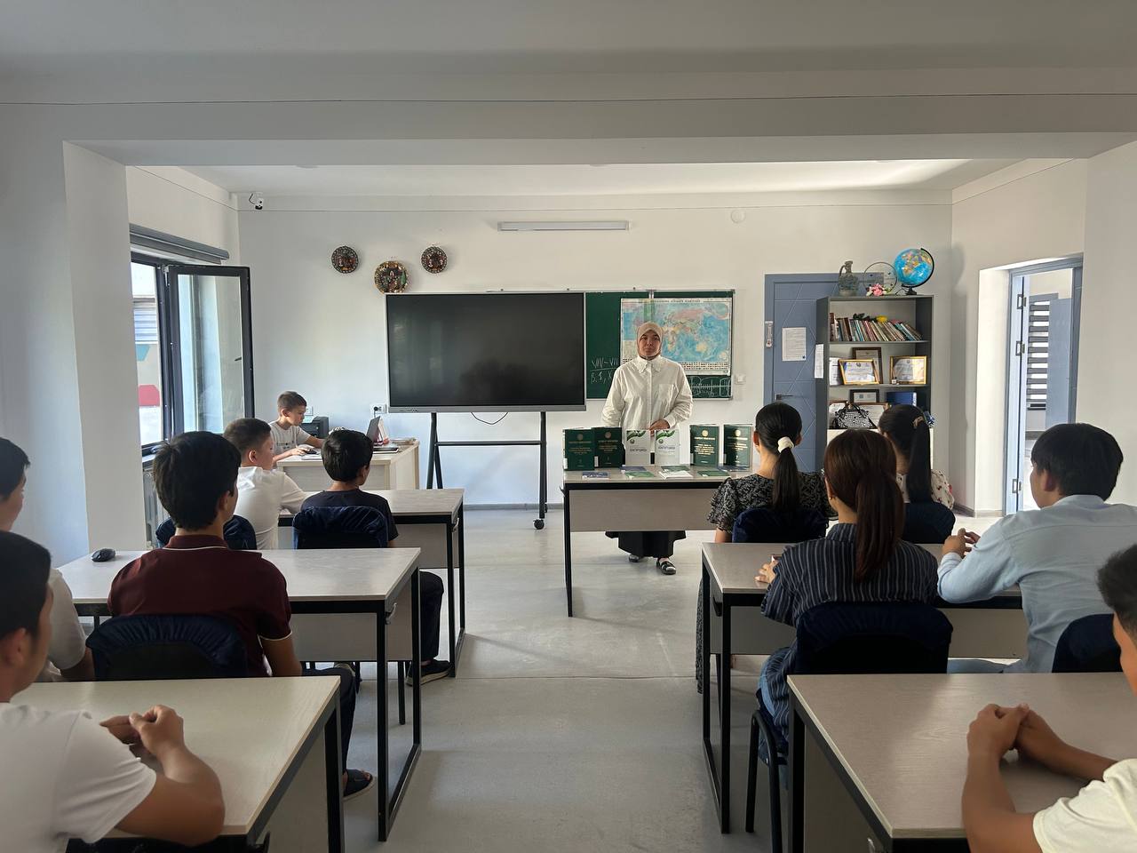 “Yoshlar — Yangi O‘zbekiston taraqqiyotining faol kuchi” mavzusida siyosiy davra suhbati tashkil etildi.