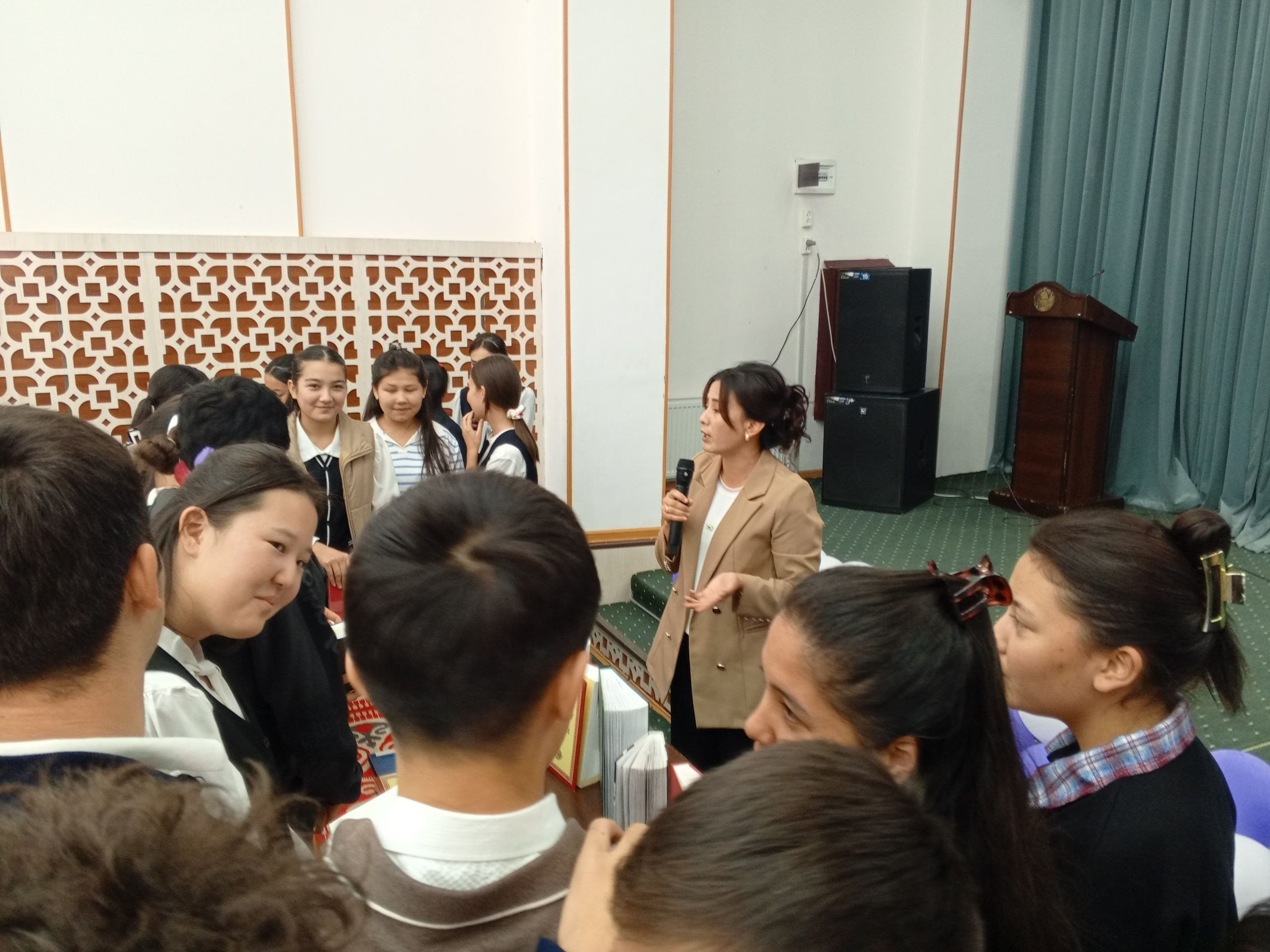 “O‘zbek tili — bizni birlashtiradi” shiori ostida ma’naviy-ma’rifiy musiqiy bayram tadbiri tashkil etildi.