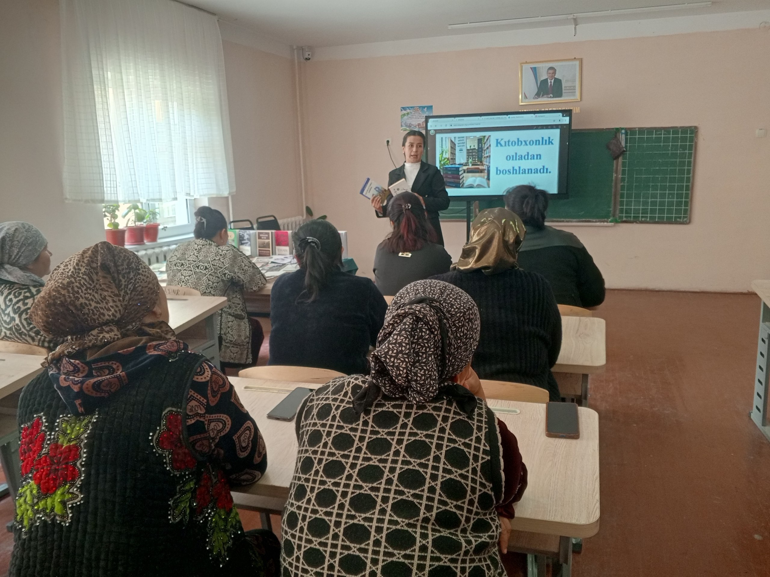 “Kitobxonlik oiladan boşlanadi” mavzusida ma’naviy-ma’rifiy tadbir taşkil etildi.